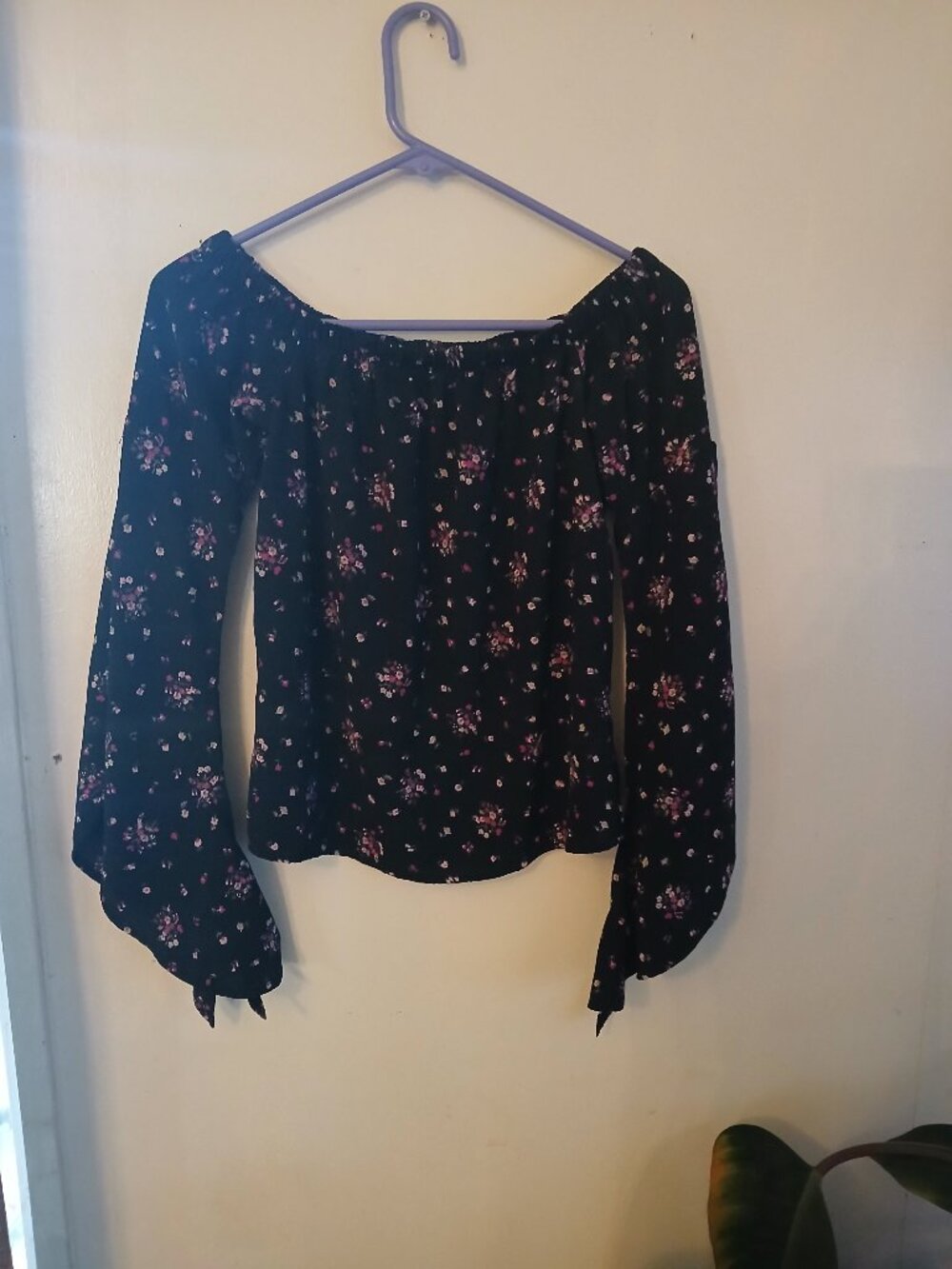 Ultra Flirt women's floral print off the shoulder bell sleeve blouse Size Small